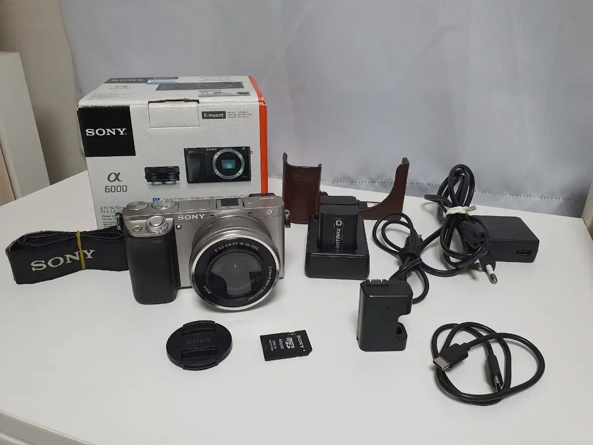 Sony a6000 16-50 OSS 번들렌즈 실버 (약 5900컷)